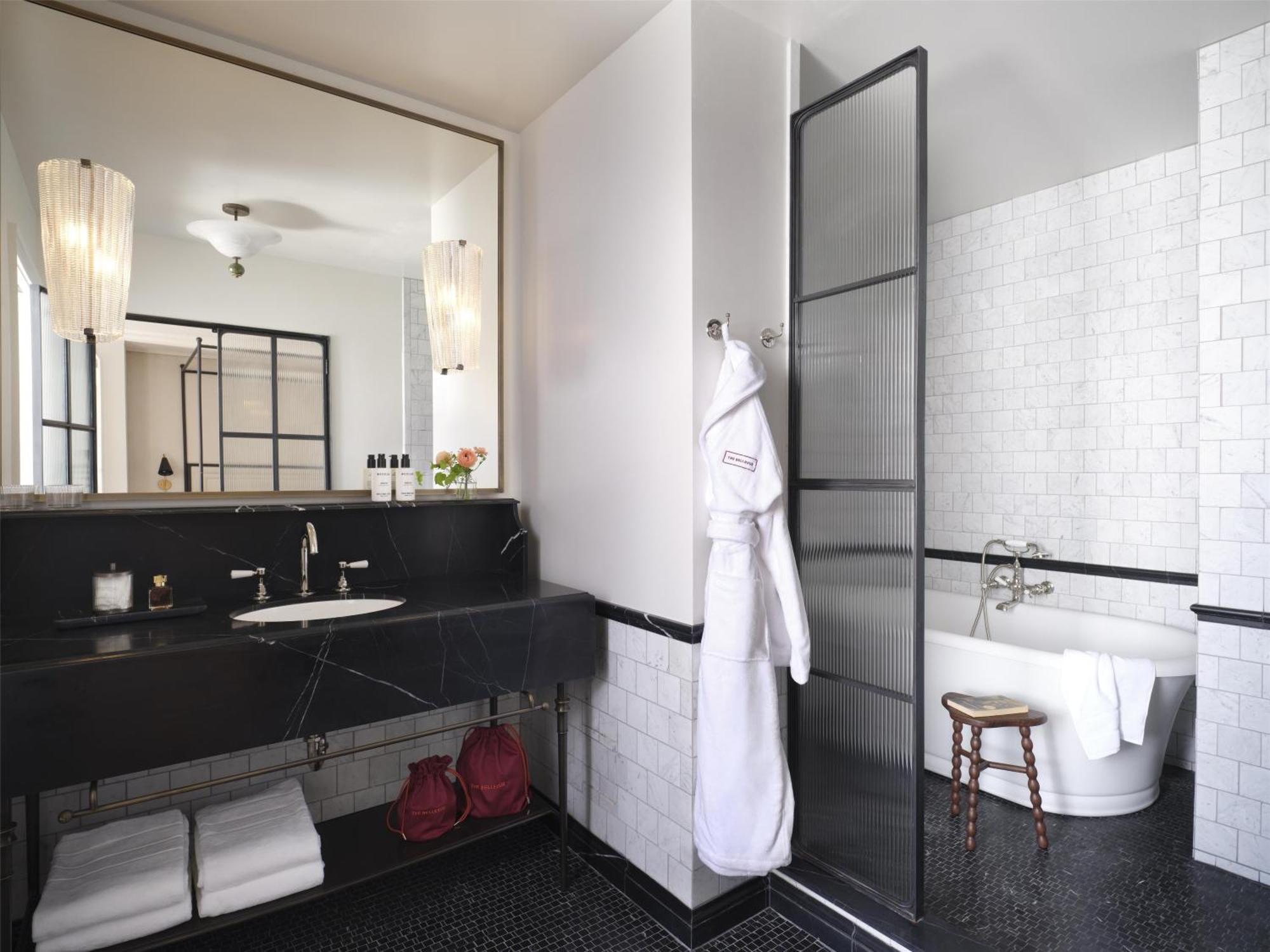 One-Bedroom Corner Suite Accessible Tub,1756430087:JPEG